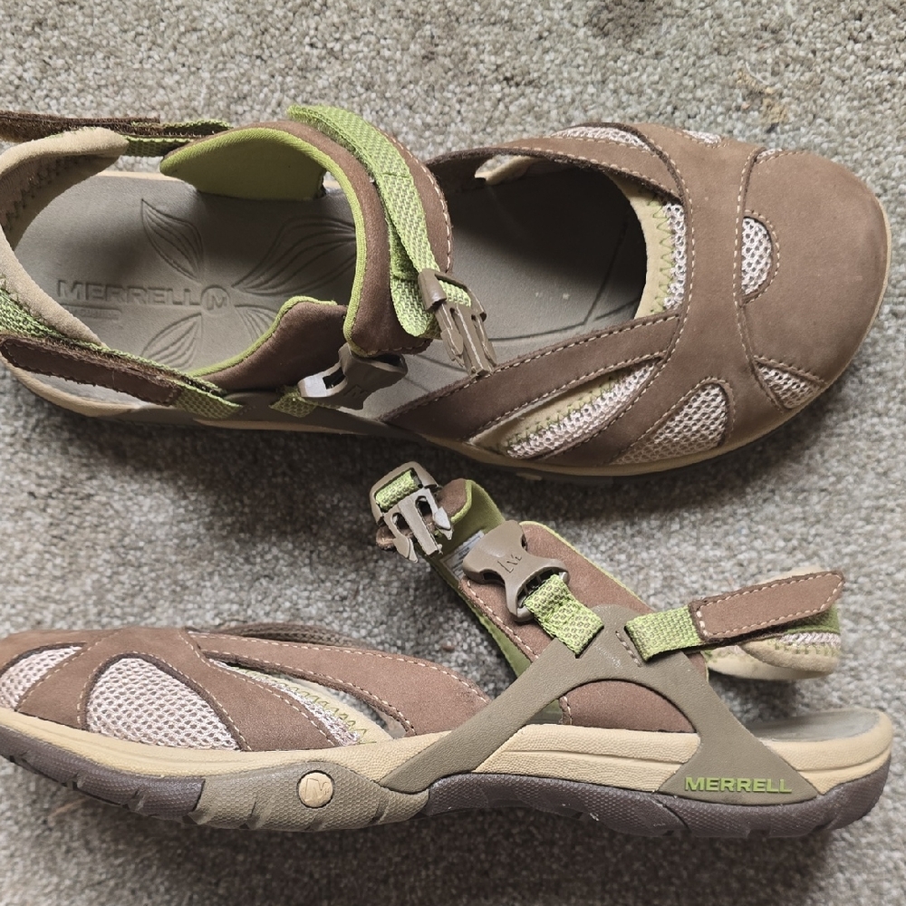 Merrell Women's Tan and Green Outdoor Sandals